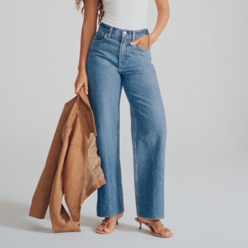 Abercrombie Curvy Love High Rise Loose Jean, 26 R